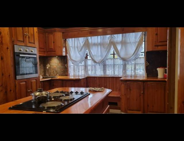 4 BEDROOM HOUSE FOR SALE IN HOWICK EAST